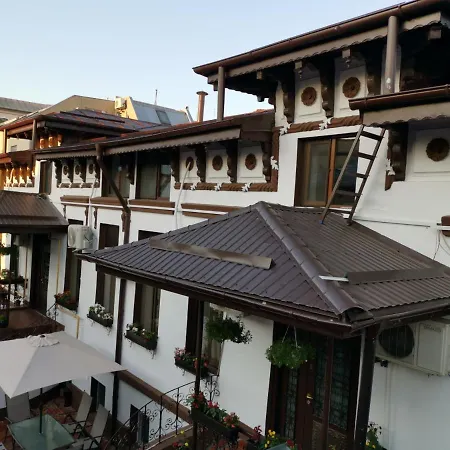 Joe Hostel-2